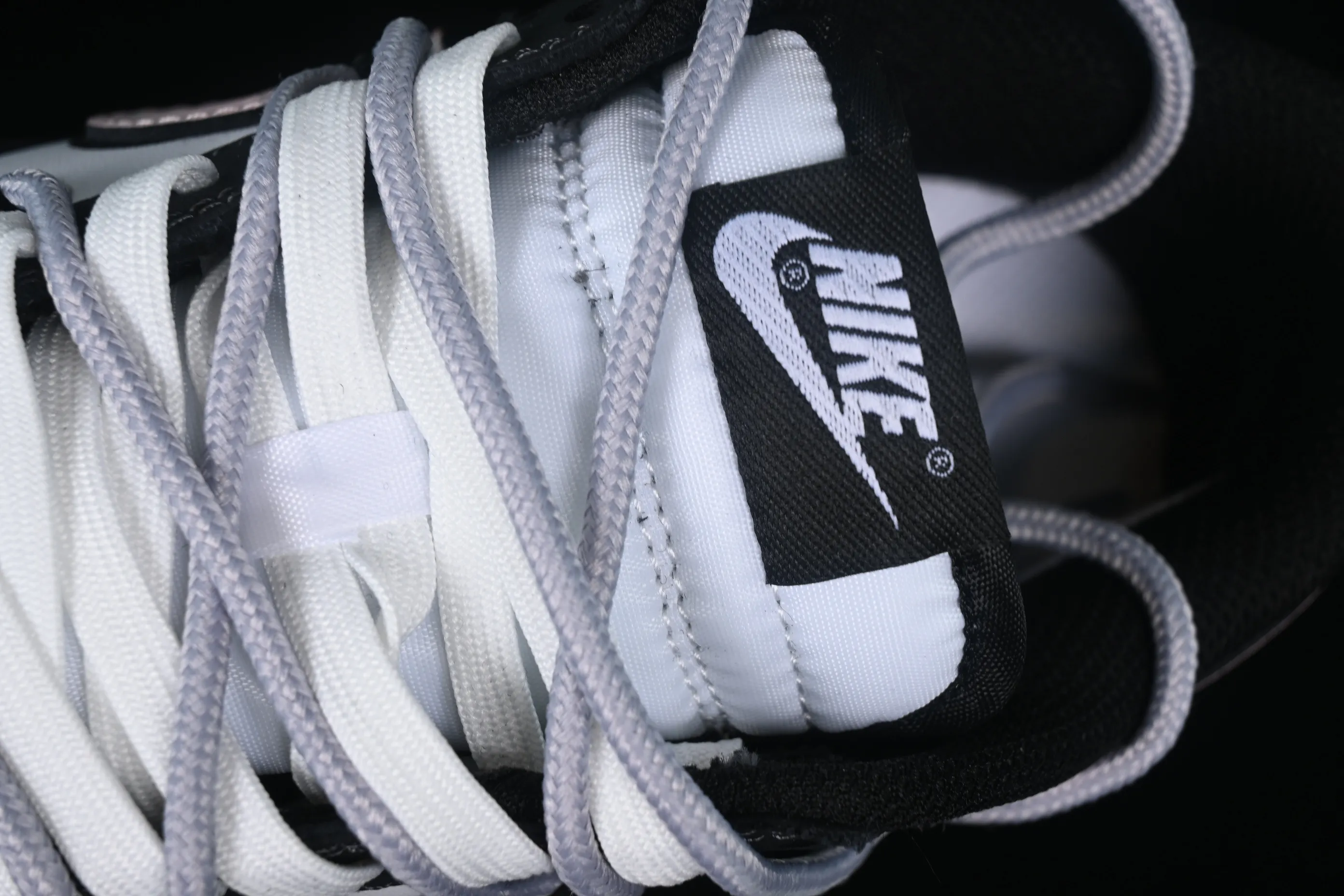 All categories Nk SB Dunk series Nk SB Dunk Low low-top sneakers Nk Dunk Low DaVinci custom romantic heartbeat LOVE love love graffiti splash ink SB strap low-top casual sneakers CW1590-100
